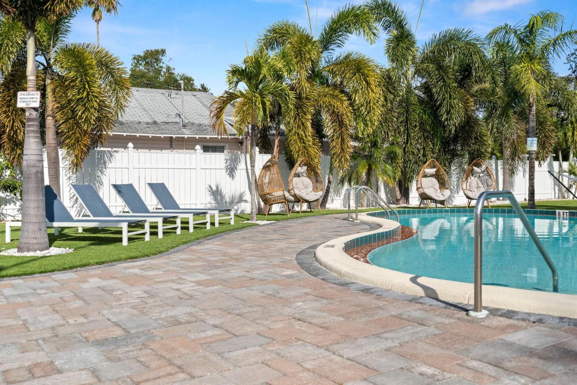 2B1B Stylish Little House W Shared Pool 511 Villa Clearwater Bagian luar foto